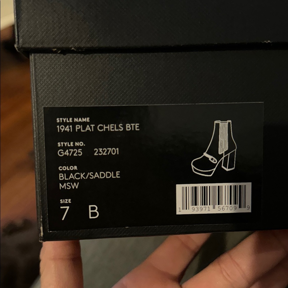 New in box - COACH Chelsea Platform Chunky boot - Picture 7 of 8